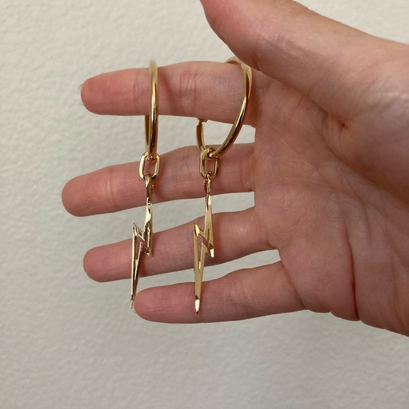 New vanessa mooney  THE STRIKING HOOP EARRINGS lightening bolt charm earrings - Picture 8 of 8